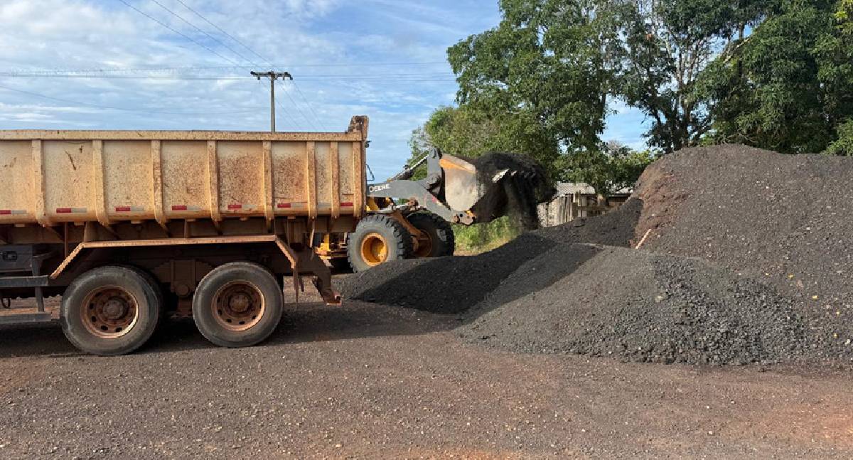 Nova 364 reforça doações de material para melhoria de ruas e vicinais