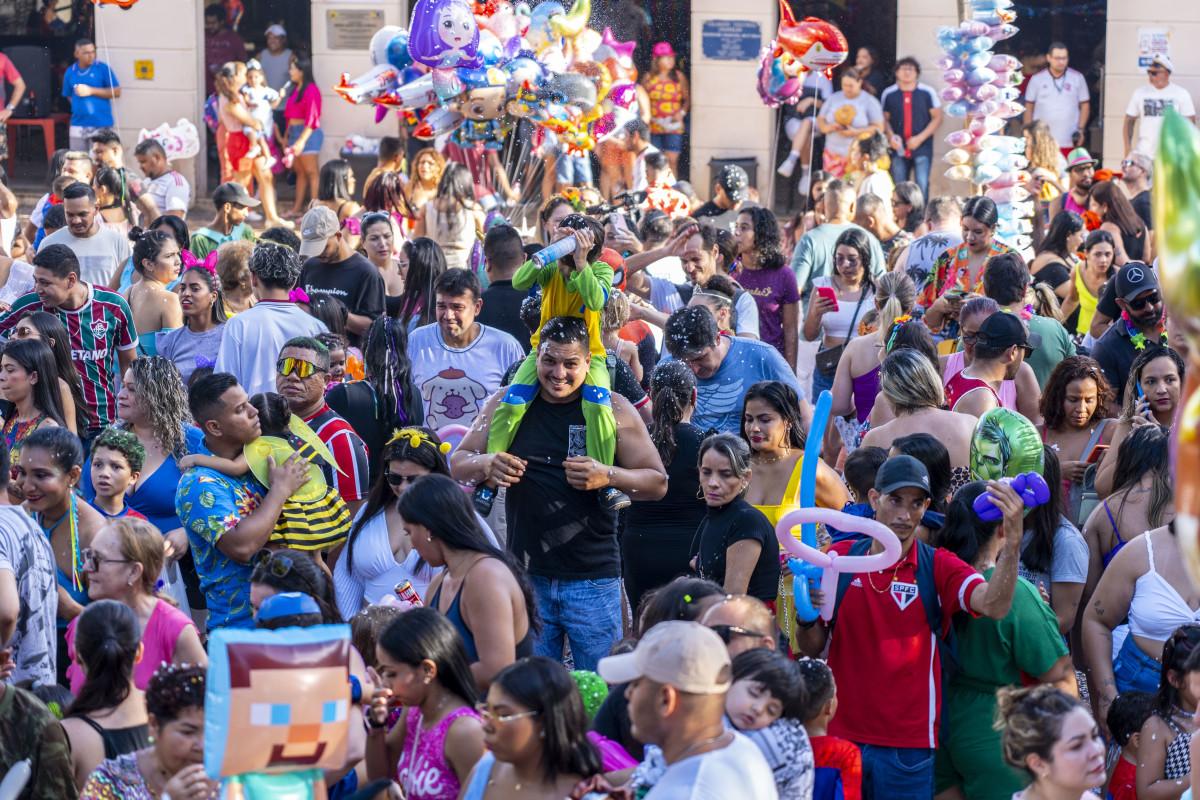 Saiba quais blocos de carnaval se apresentam nesta quinta-feira (12)