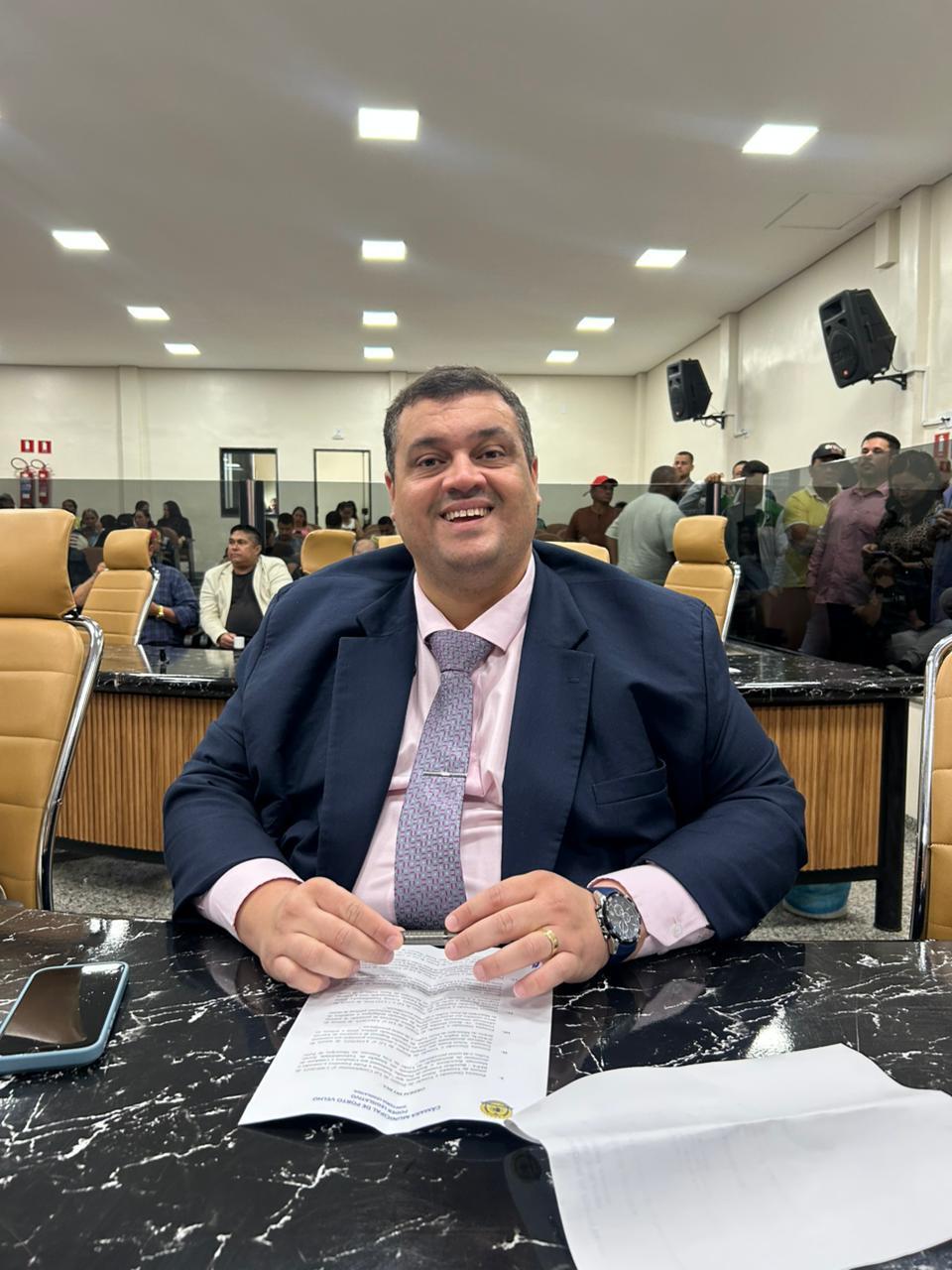 Vereador Thiago Tezzari defende projeto para ordenar e manter fiação aérea em Porto Velho