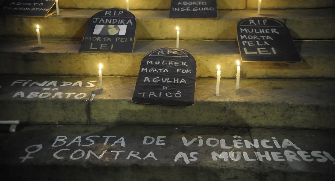 Atos do 8 de março ocupam ruas pelo Brasil contra violência e escala 6×1