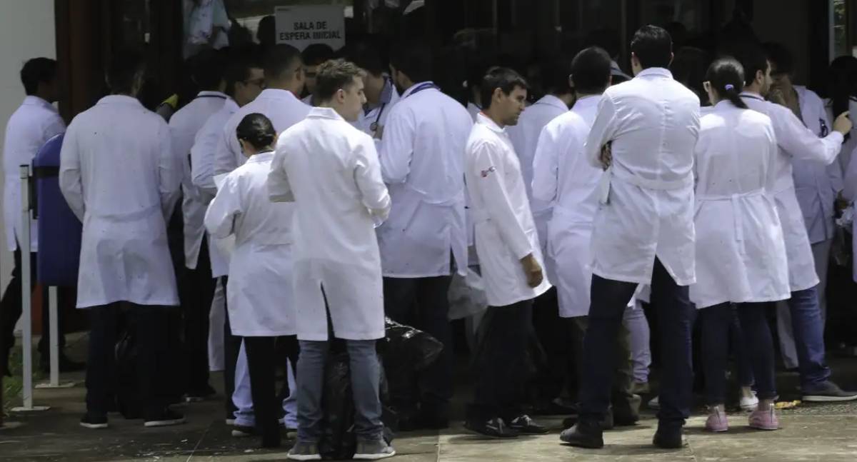 Candidatos fazem prova para hospitais universitários neste domingo