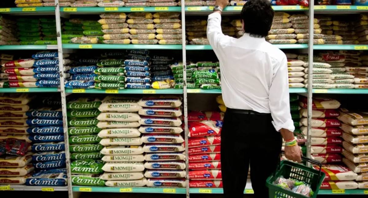 Cesta básica sobe em 14 capitais em fevereiro impulsionada pela alta do feijão e da carne