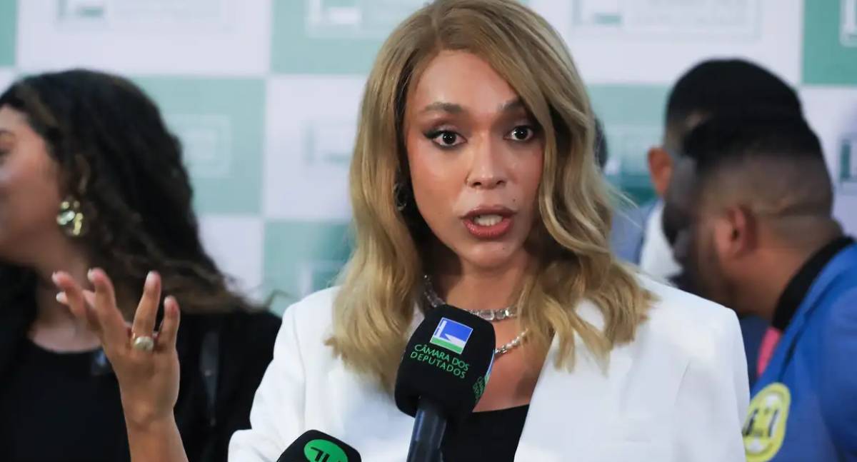 Erika Hilton assume presidência da Comissão da Mulher em eleição marcada por polarização