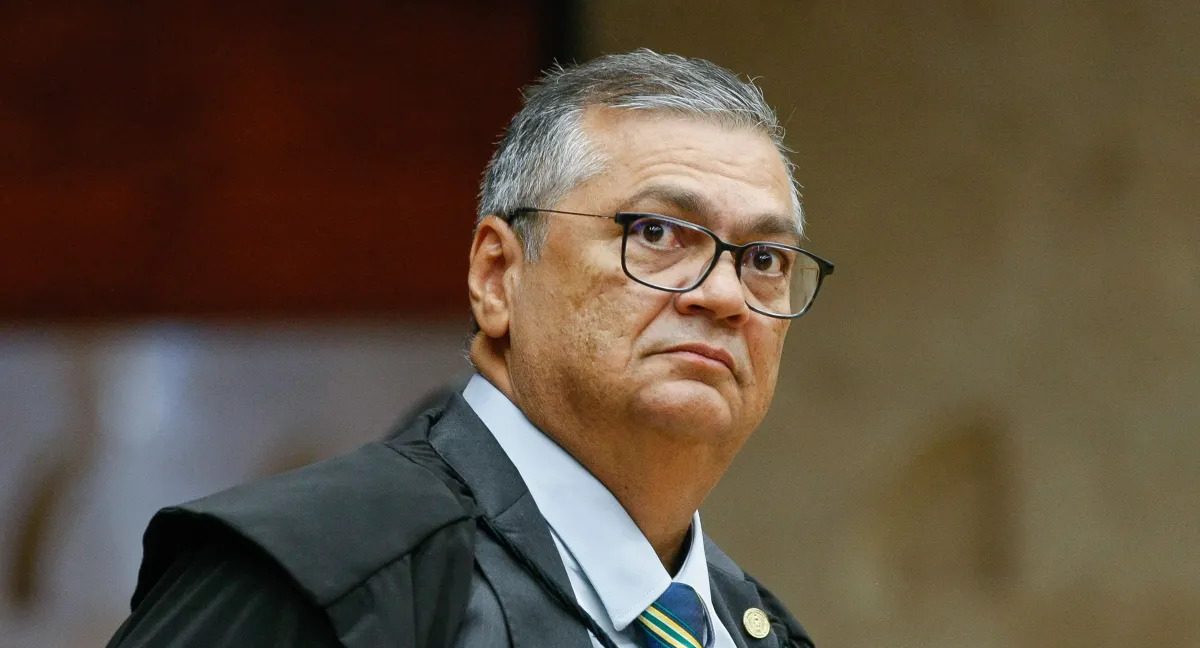 Flávio Dino suspende quebra de sigilo de Lulinha, mas abre brecha para nova decisão
