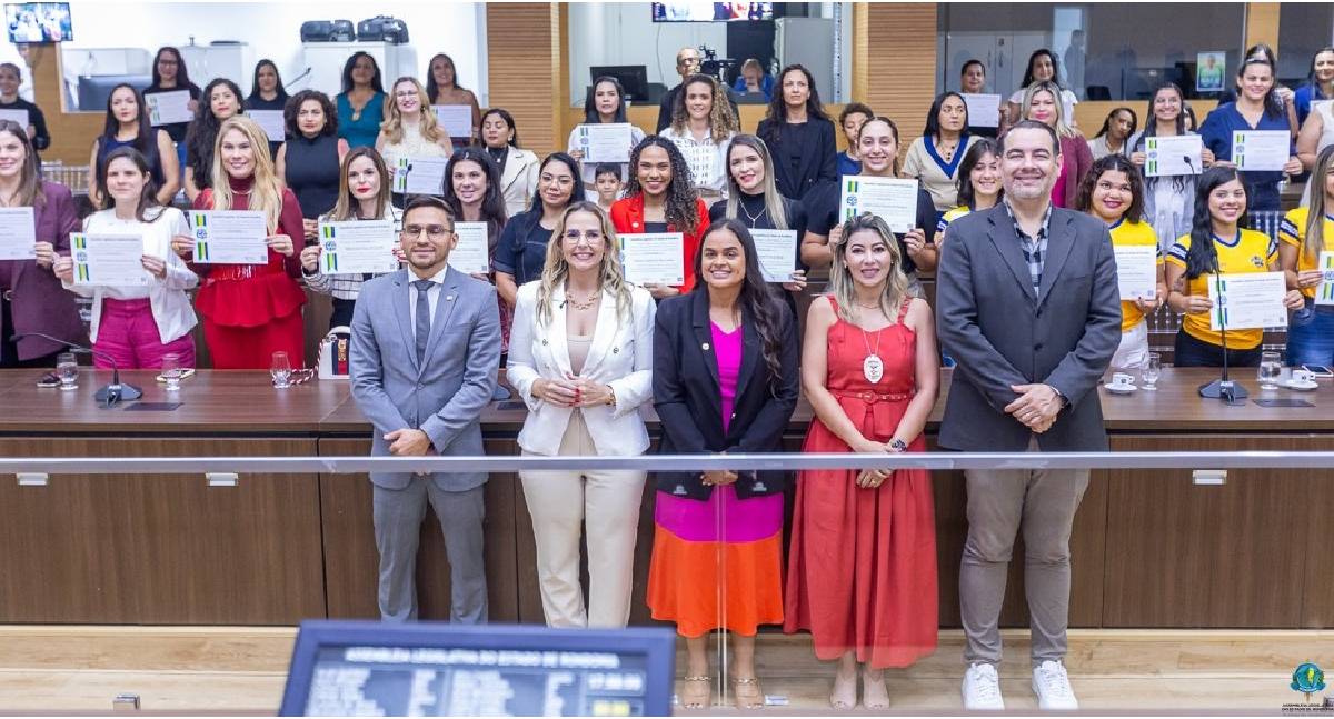 Sessão solene homenageia mulheres em Rondônia