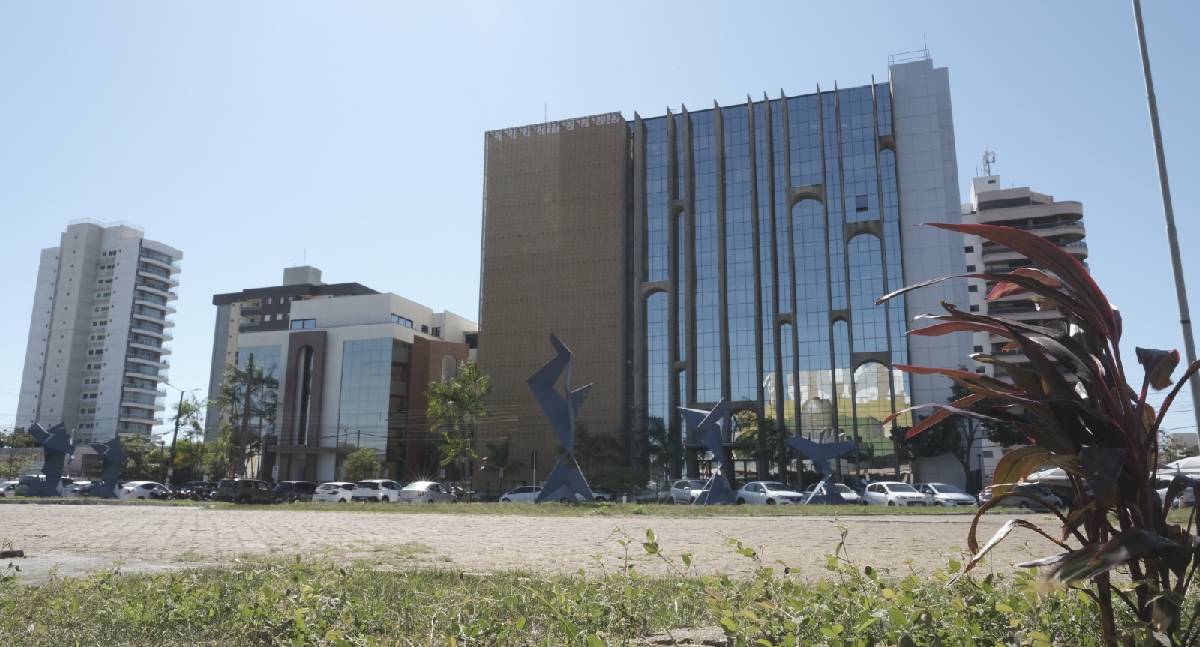 TCE multa prefeito de São Miguel e anula contrato de transporte escolar