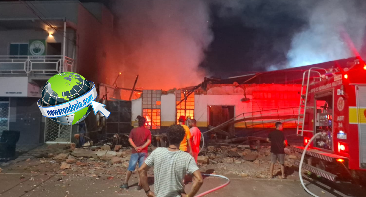 VÍDEO: Oficina de motos é completamente destruída por incêndio na Rua Getúlio Vargas