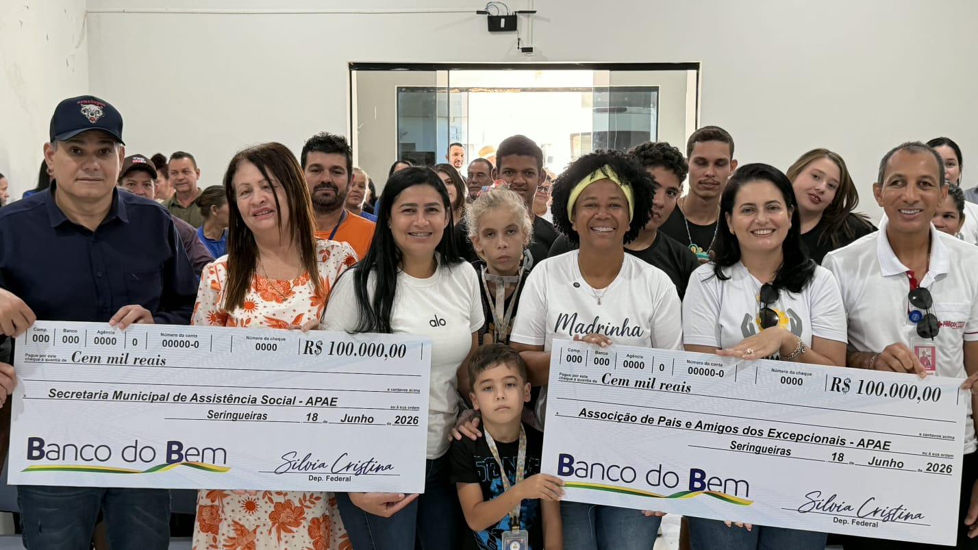 Deputada Sílvia Cristina participa de entrega de van e de recursos para a Apae em Seringueiras