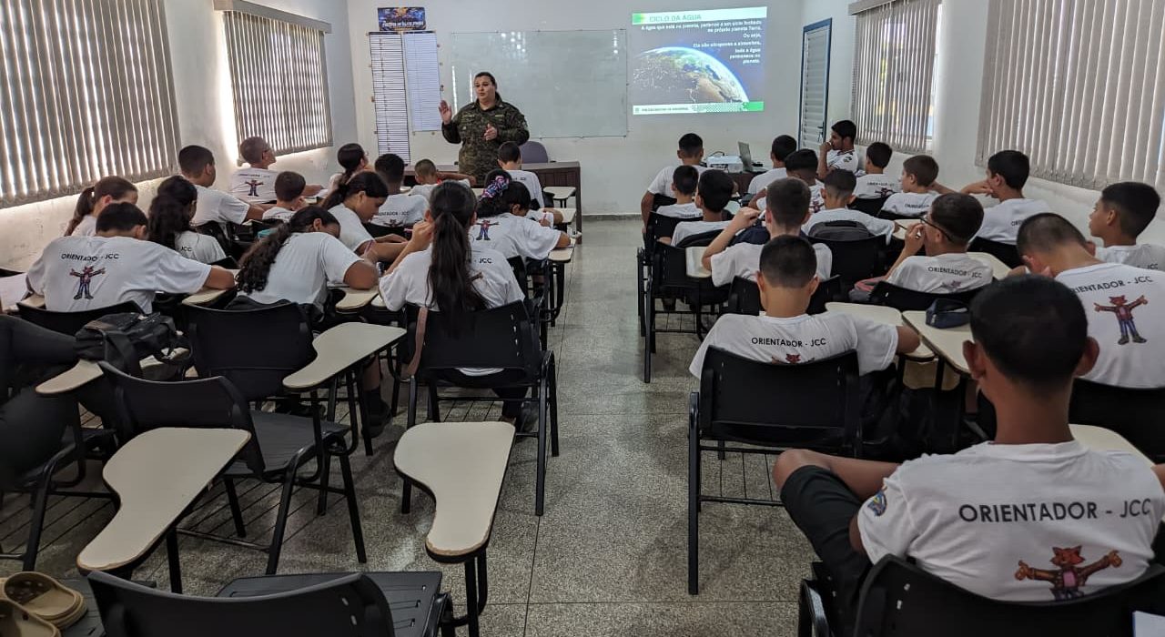 Polícia Ambiental realiza palestra para alunos da Polícia Militar Mirim durante a Semana do Meio Ambiente