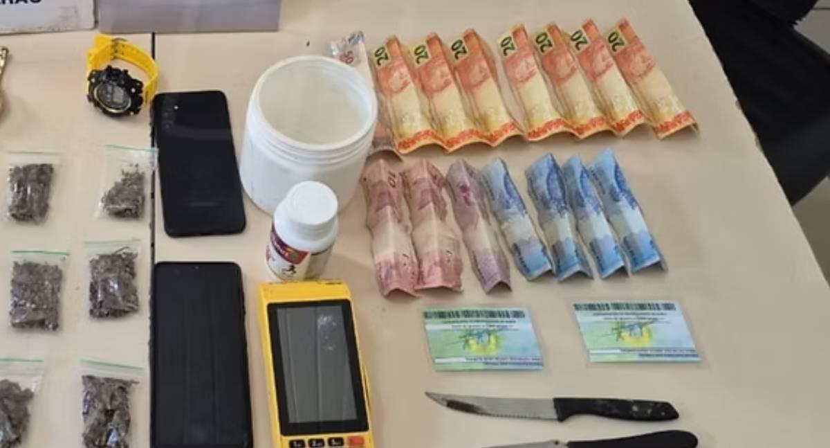 Força Tática prende dupla e apreende drogas e dinheiro em ponto de tráfico