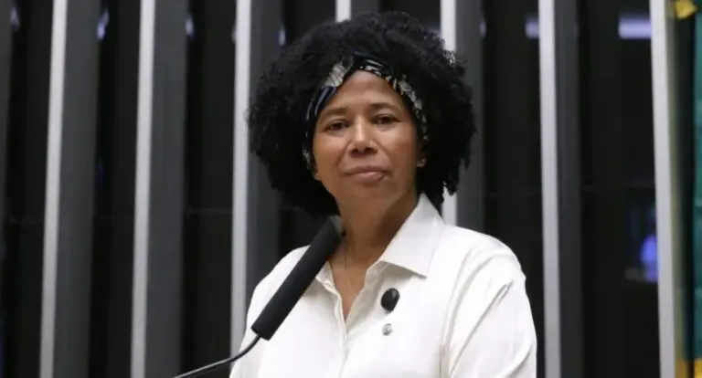 Sílvia Cristina defende prioridade para idosos carentes em abrigos