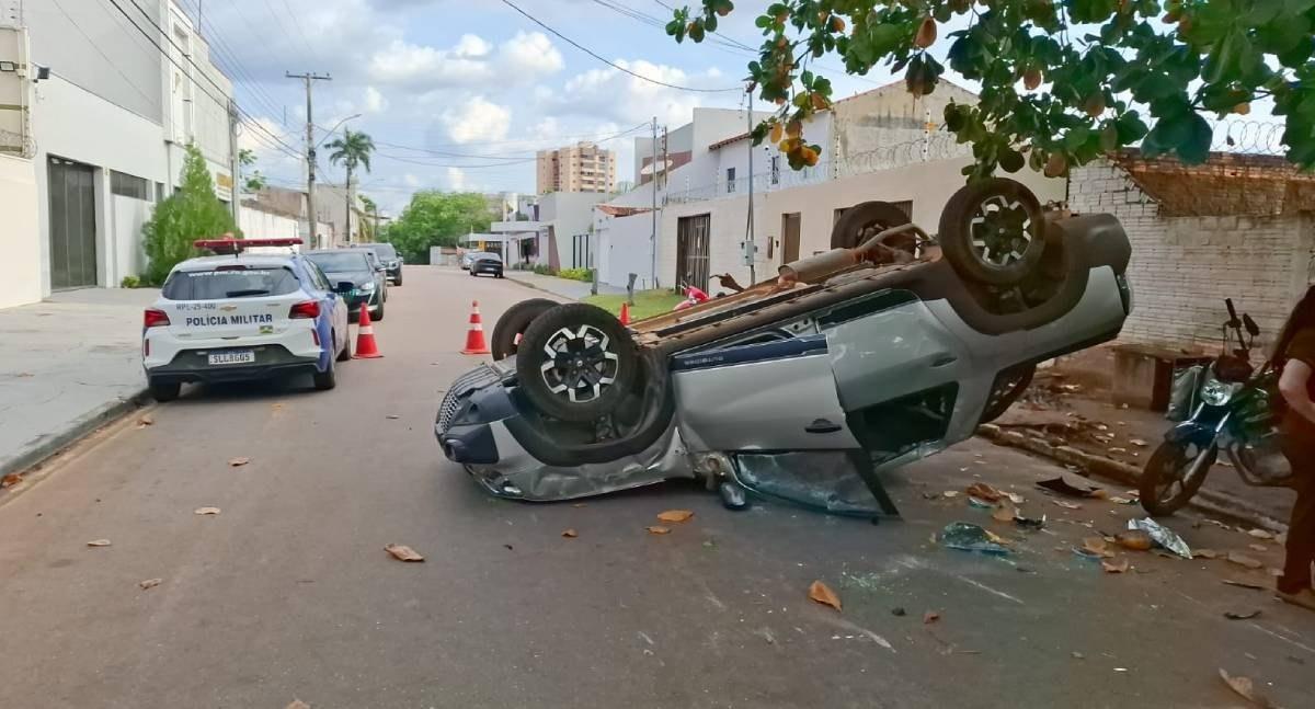 Duas crianças ficam feridas em capotamento depois de colisão no bairro São João Bosco em Porto Velho