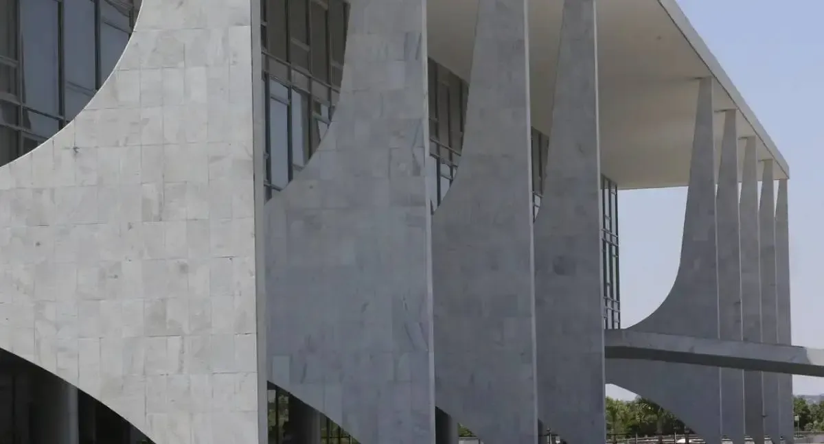 Governo federal abre processo para avaliar aplicação da Lei de Reciprocidade contra tarifas dos Estados Unidos