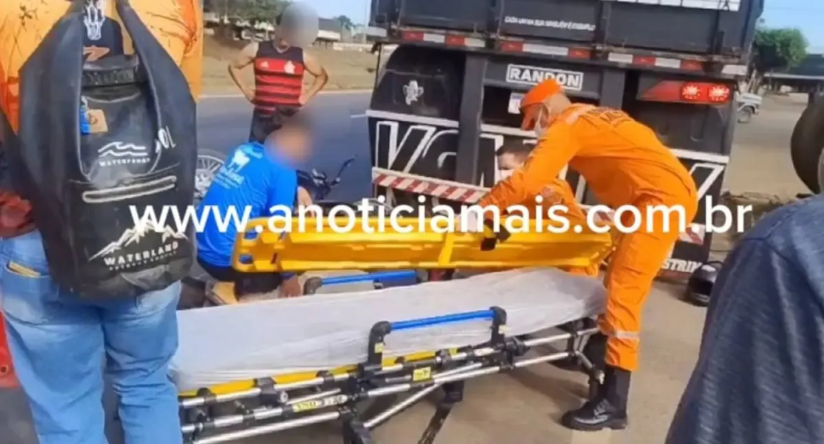 Motociclista fica ferido depois de colidir com carreta estacionada na avenida JK em RO