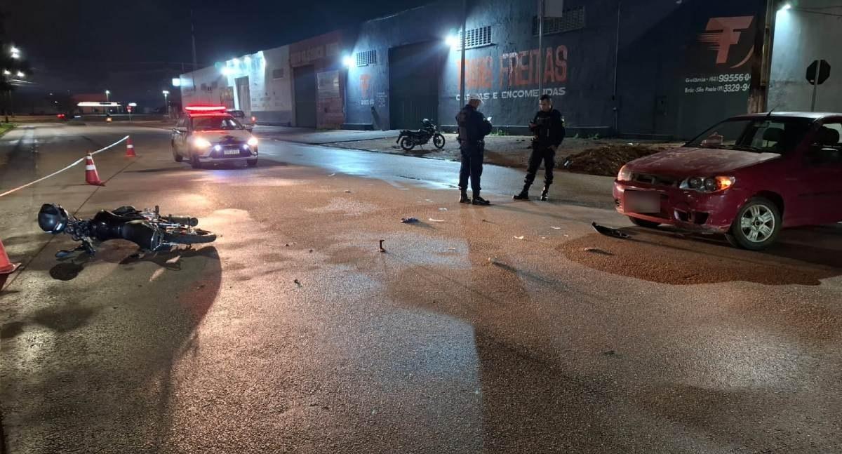 Motociclista fica ferido depois de colisão com carro no cruzamento do bairro Eldorado em Porto Velho