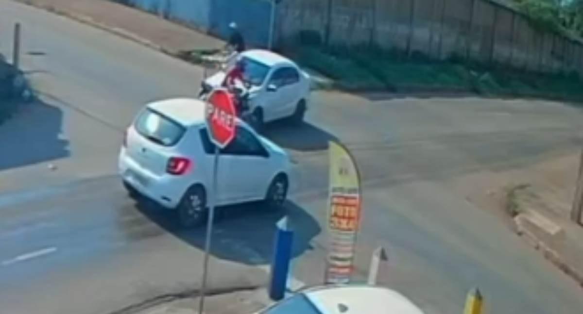 Motociclista fica ferido depois de colisão envolvendo carro e múltiplos veículos na Zona Leste de Porto Velho