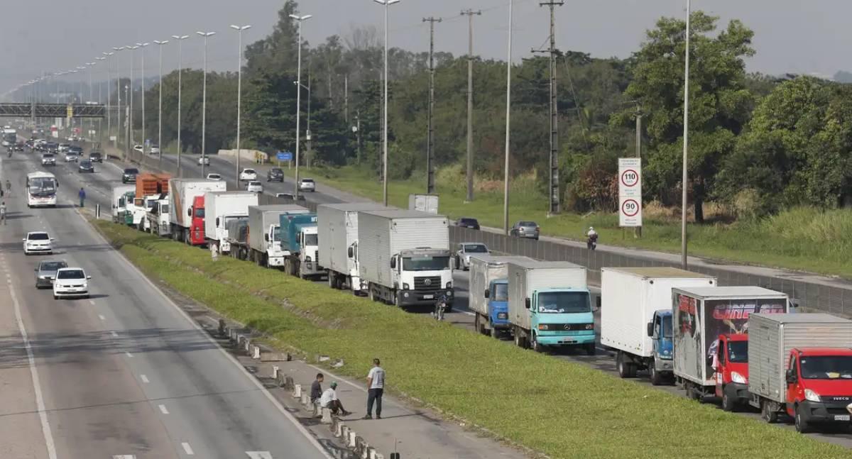 Nova lei assegura piso do frete e obriga uso de código identificador antes de viagens