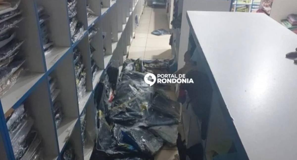 Quatro suspeitos arrombam loja e furtam roupas na Zona Leste de Porto Velho