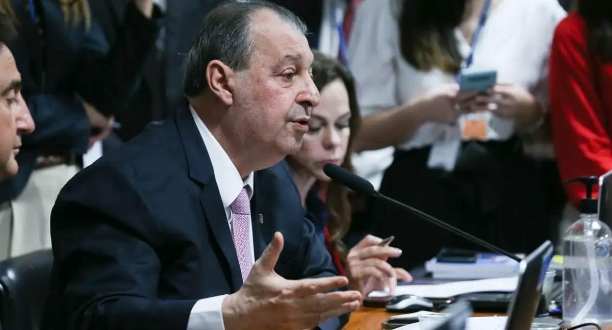 Relator da CCJ do Senado vota a favor da PEC do fim da escala 6x1