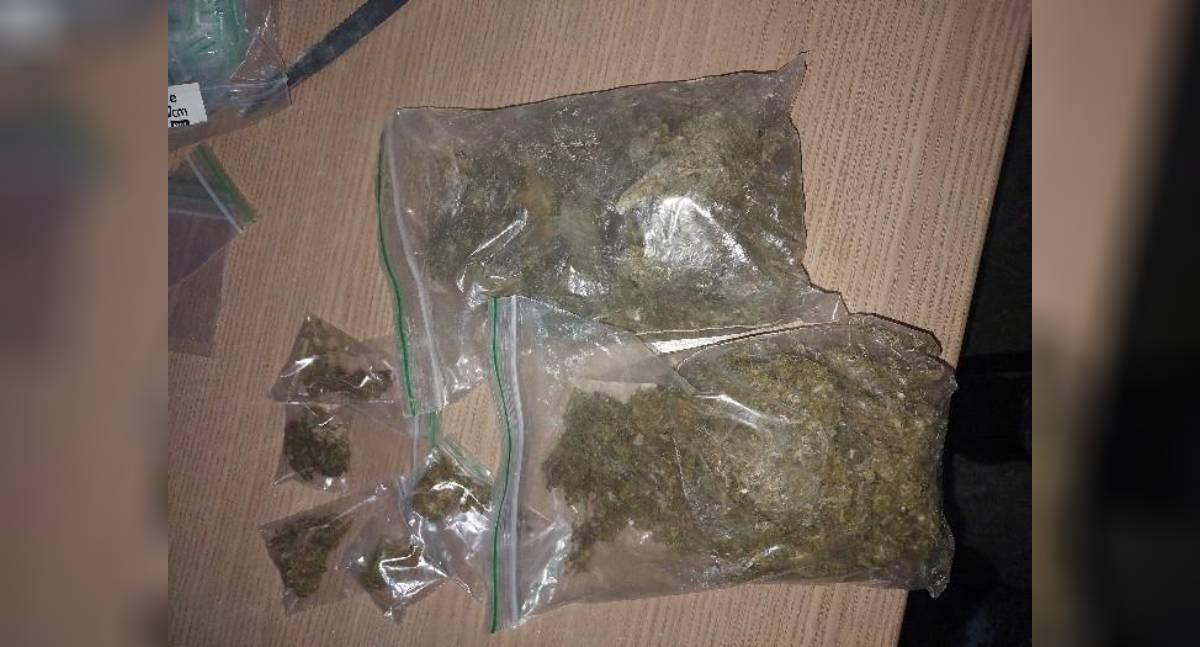 Força Tática apreende drogas, dinheiro e motocicleta com restrição de roubo em Colorado do Oeste