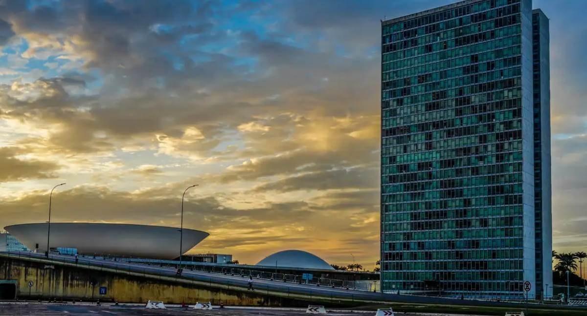 Governo no Senado adia votação da PEC do fim da escala 6x1 para depois de as eleições