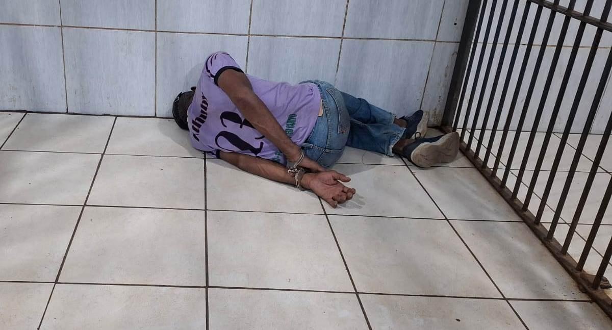 Homem é preso em flagrante depois de furtar pacotes de fraldas em farmácia na região central de Porto Velho