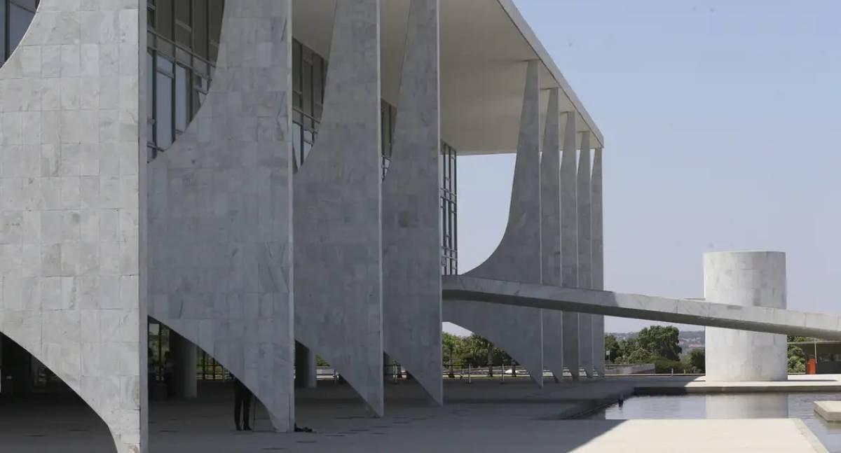 Lula sanciona lei que zera imposto de importação para compras internacionais de até 50 dólares