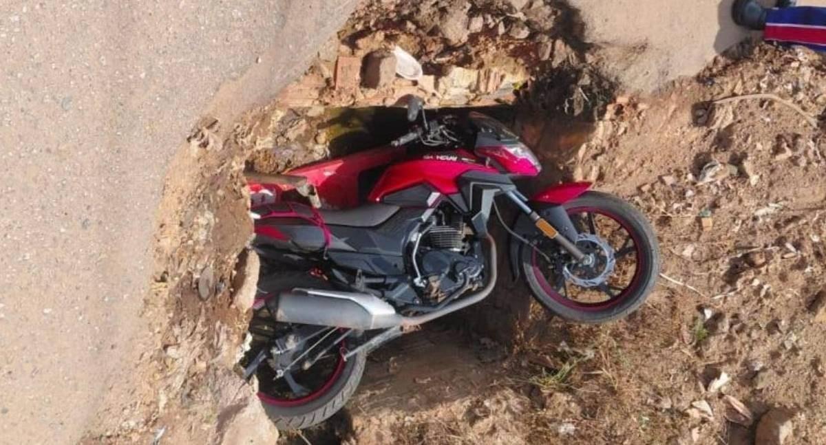 Motociclista fica ferido depois de cair em bueiro no bairro Eldorado