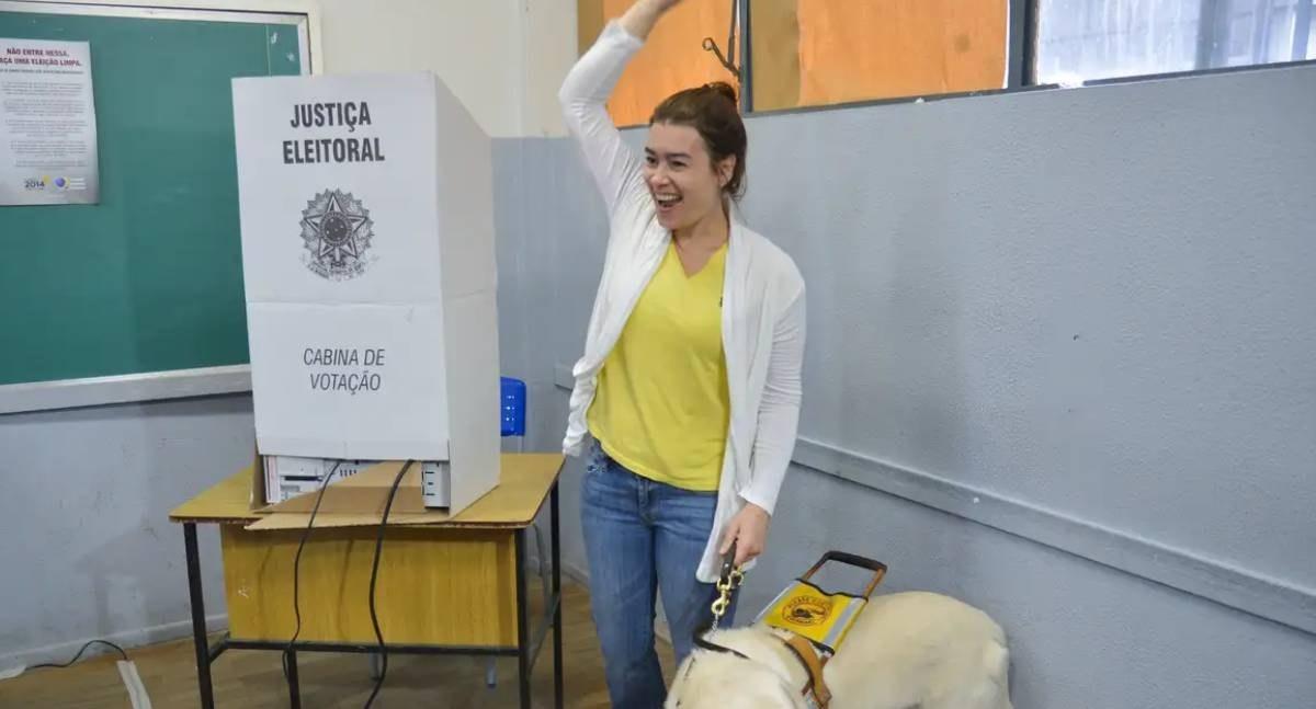 Prazo para solicitar transporte eleitoral gratuito para pessoas com deficiência encerra nesta segunda-feira