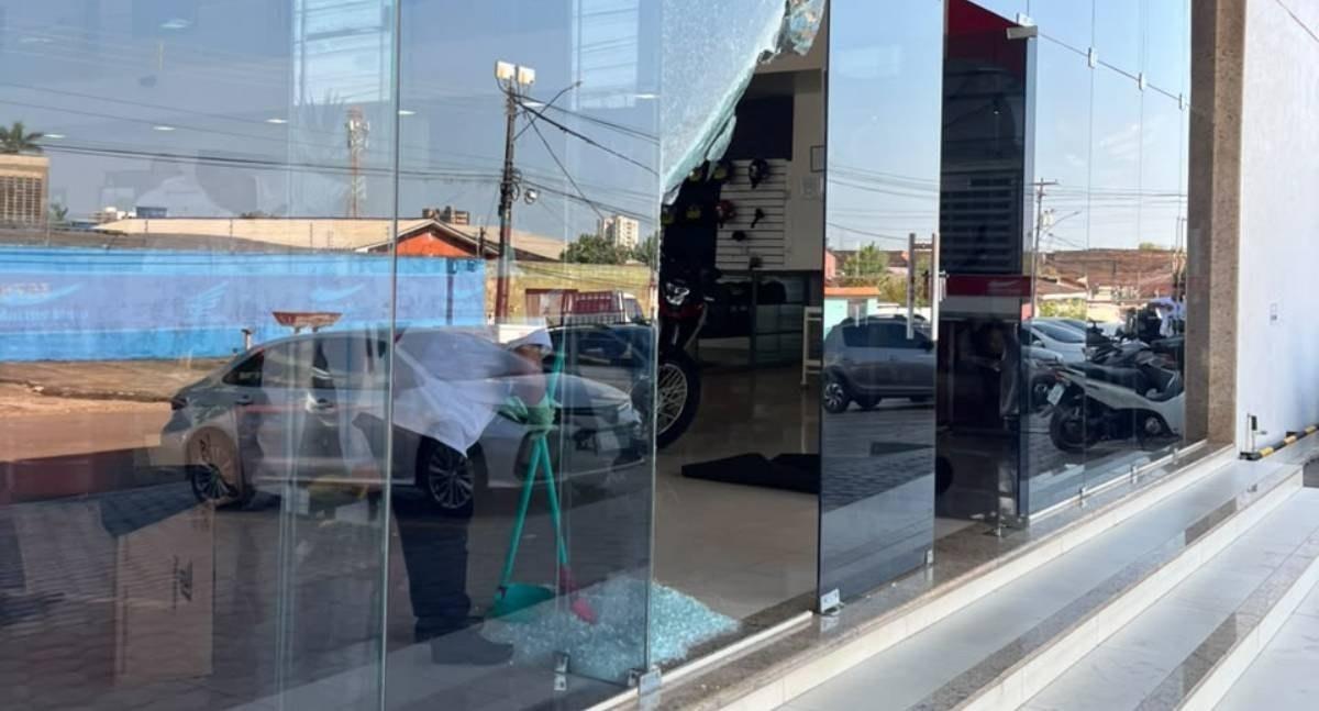 Três homens são presos depois de arrombamento e furto de motocicletas em concessionária na zona Leste de Capital