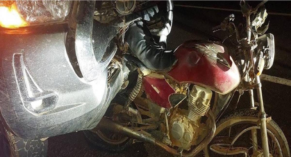 Adolescente morre depois de colisão traseira entre motocicleta e caminhonete na BR-429