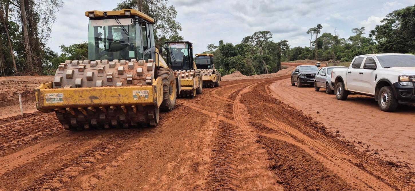 Alta Floresta: Jean Oliveira e diretor-geral do DER acompanham obra na Serra do Pialopes