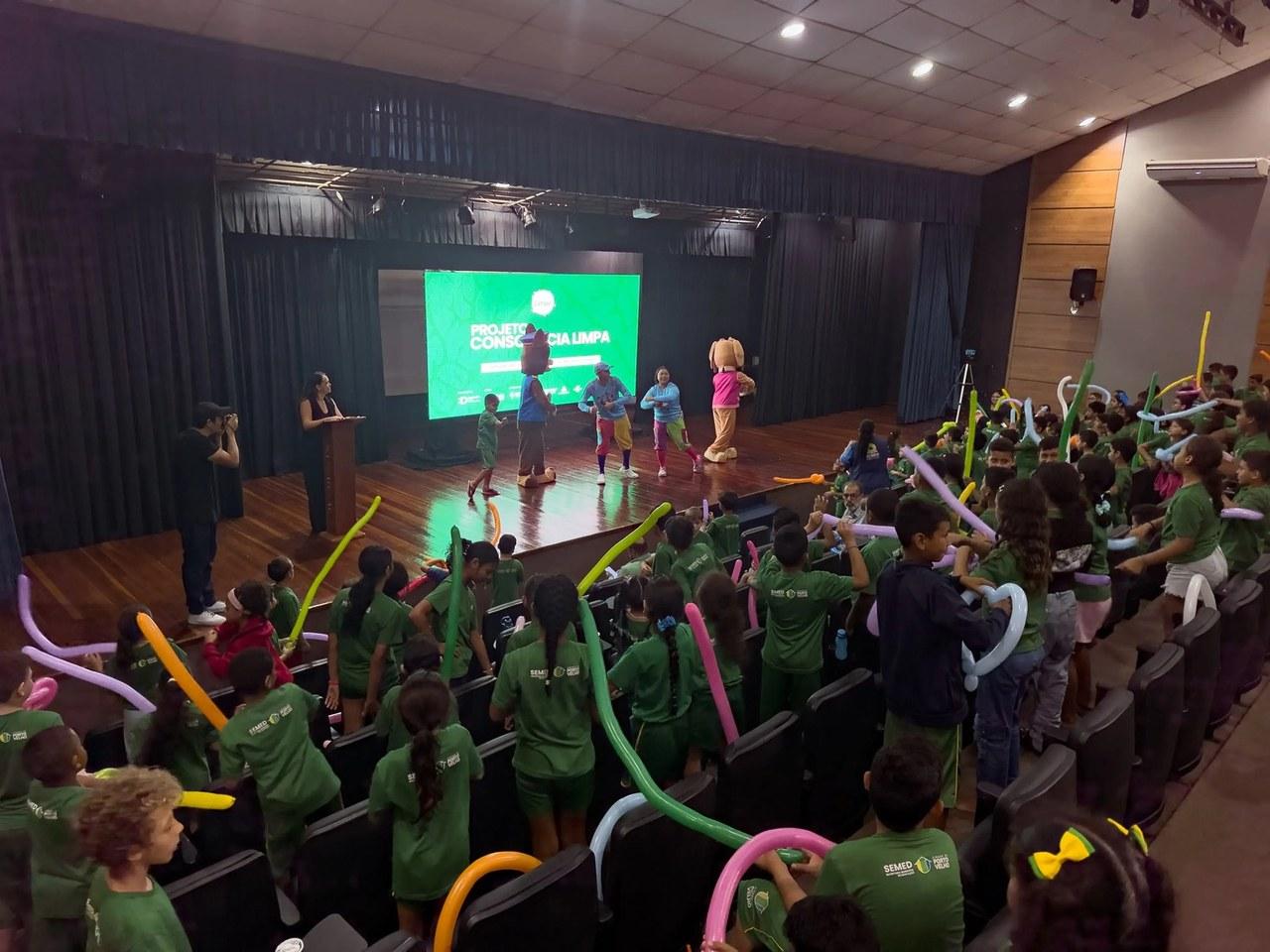 Alunos de Porto Velho arrecadam mais de 46 mil materiais recicláveis e são premiados por proj