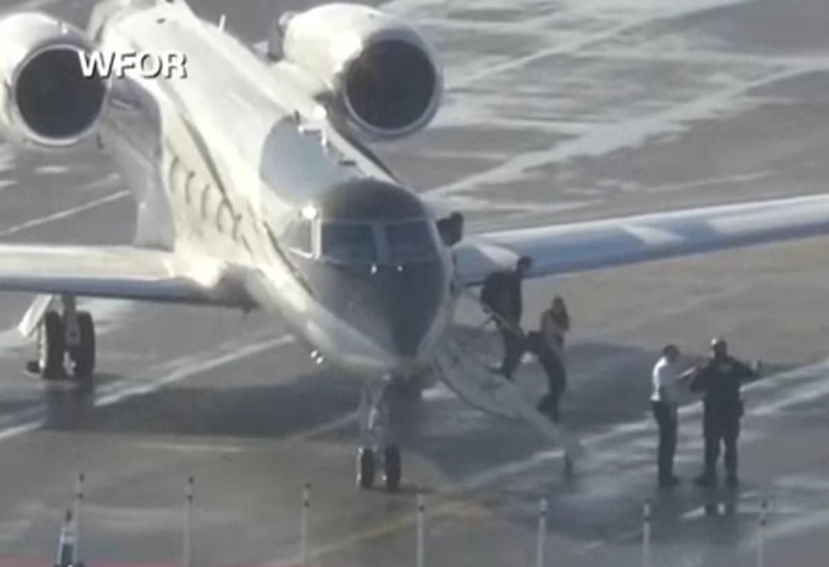 Confira imagens de Flávio e família no desembarque em aeroporto de Miami – VEJA VÍDEO