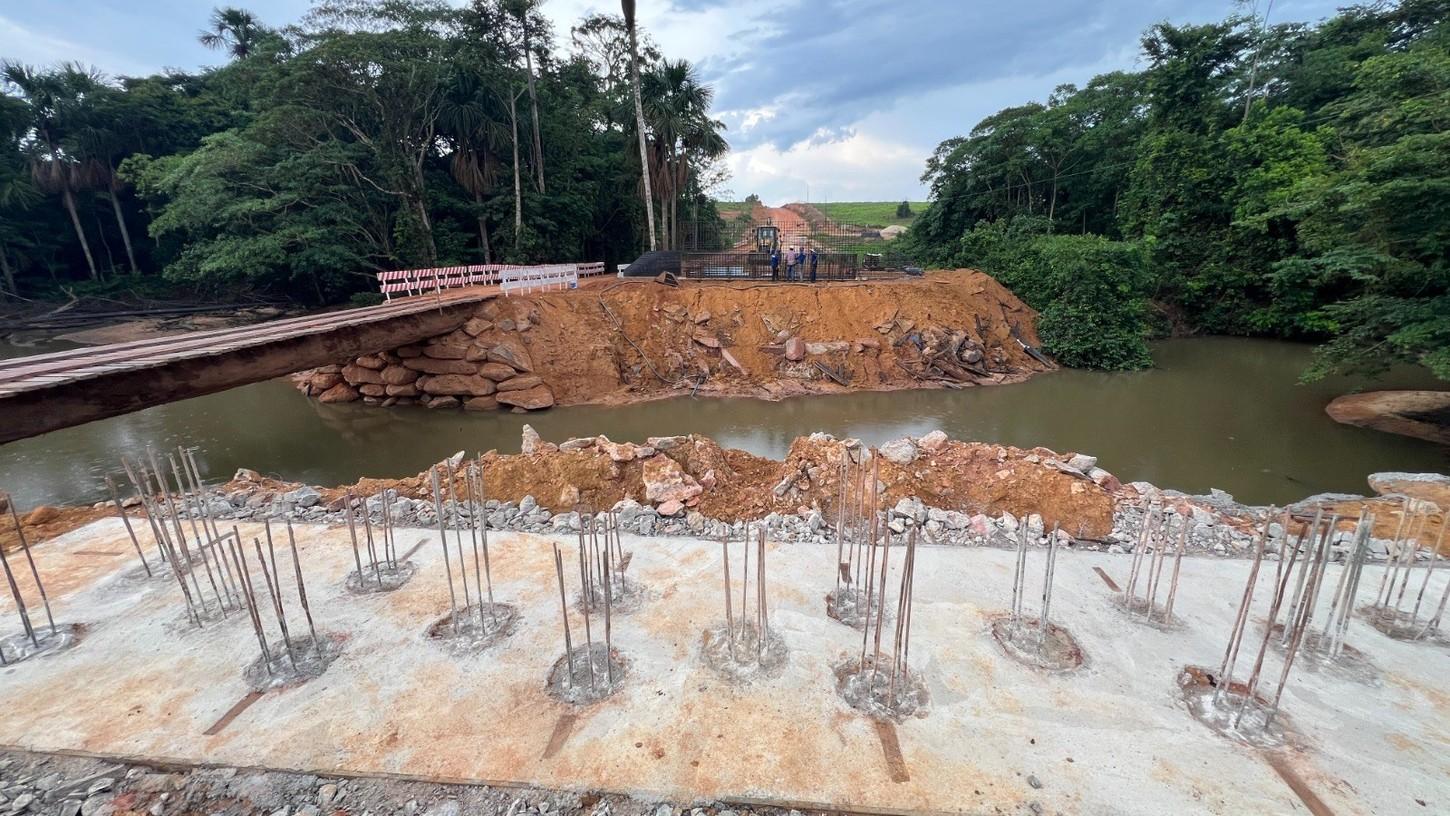 Deputado Pedro Fernandes destaca avanço da obra da ponte sobre o Rio Cujubim