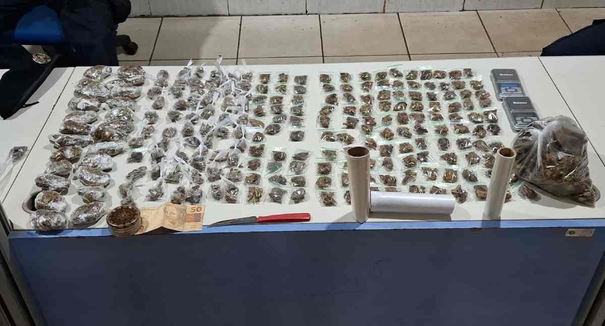 Dois adolescentes são apreendidos e duas mulheres presas por tráfico em Porto Velho