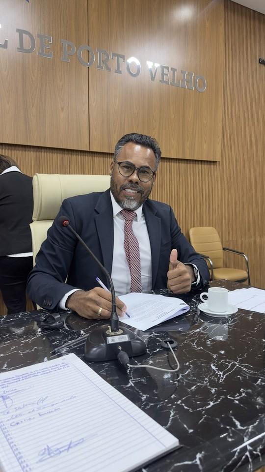 Dr. Santana tem projeto de lei aprovado na Câmara que garante isenção de taxa em concursos públicos para mesários eleitorais
