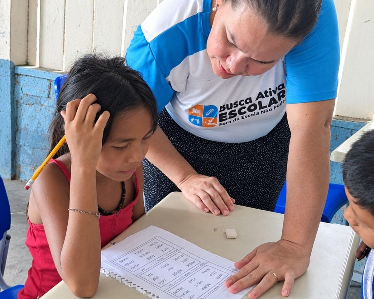 Equipes educacionais levam atendimento a escolas indígenas e unidades de difícil acesso em Guajará-Mirim
