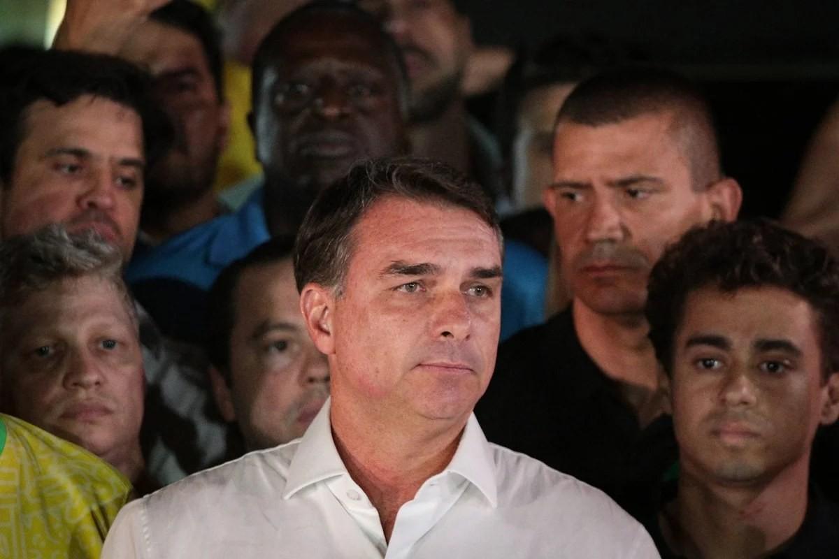 Flávio Bolsonaro chega aos Estados Unidos