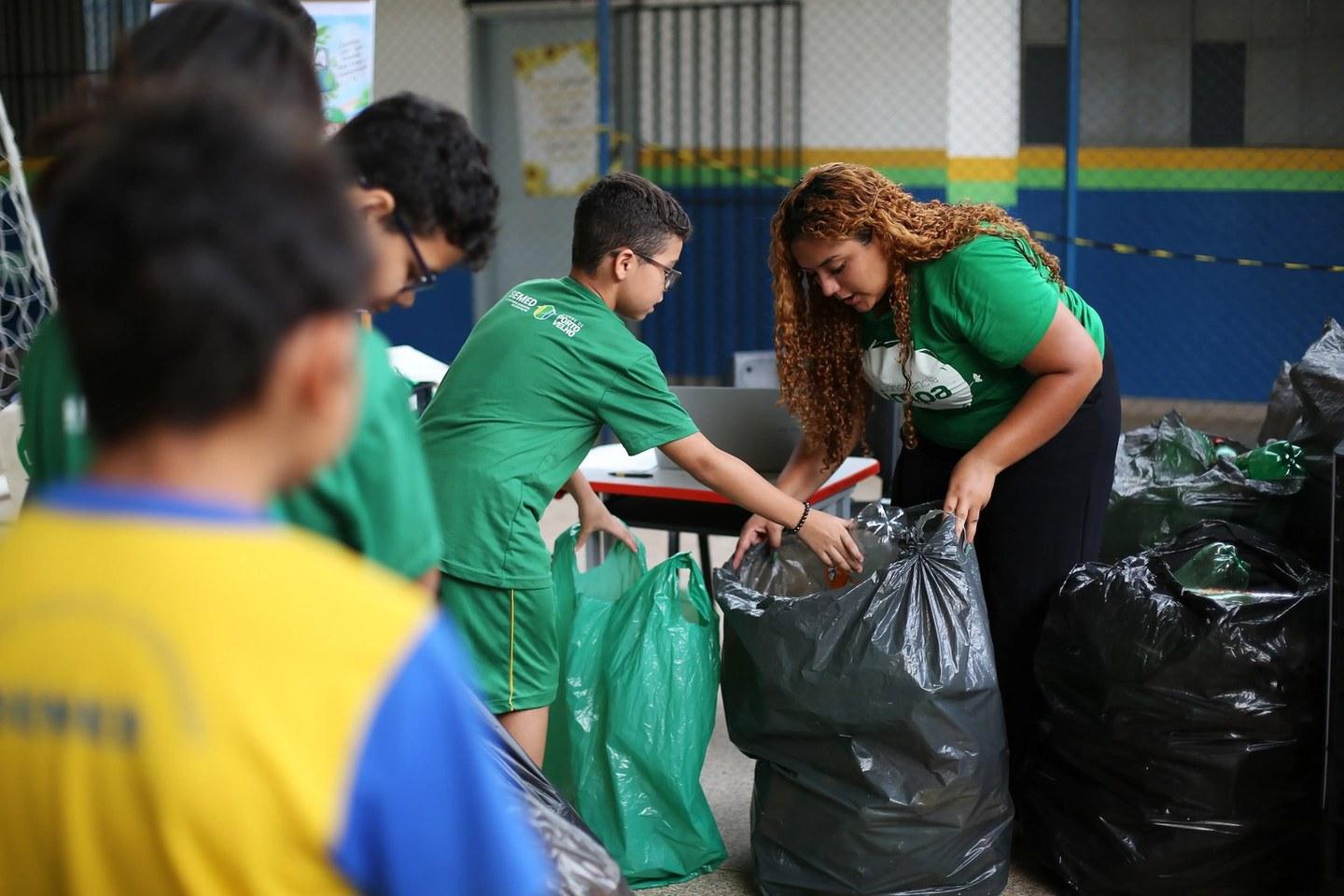 Gincana ambiental mobiliza 430 alunos e recolhe mais de 46 mil recicláveis em Porto Velho