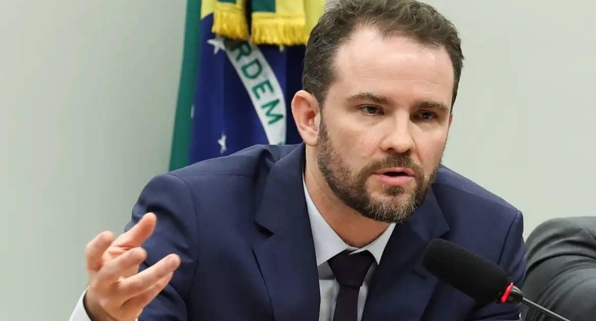 Governo enviará MP do Imposto Seletivo ao Congresso depois de o segundo turno das eleições, afirma Dario Durigan