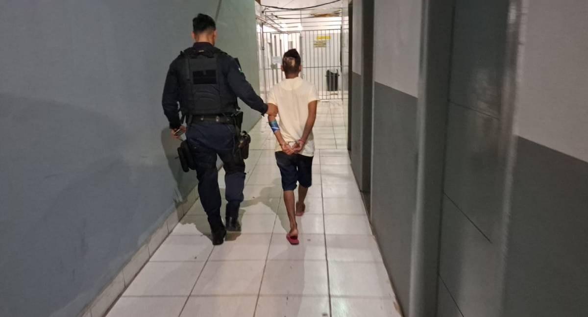 Homem é preso pela Polícia Militar com eletrodomésticos furtados no bairro Cristo Rei em RO