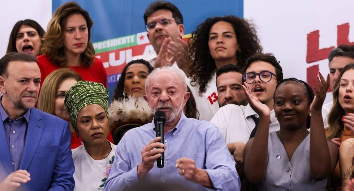 Lula desafia Flávio Bolsonaro a apoiar redução da jornada de trabalho e defende PEC da Segurança Pública