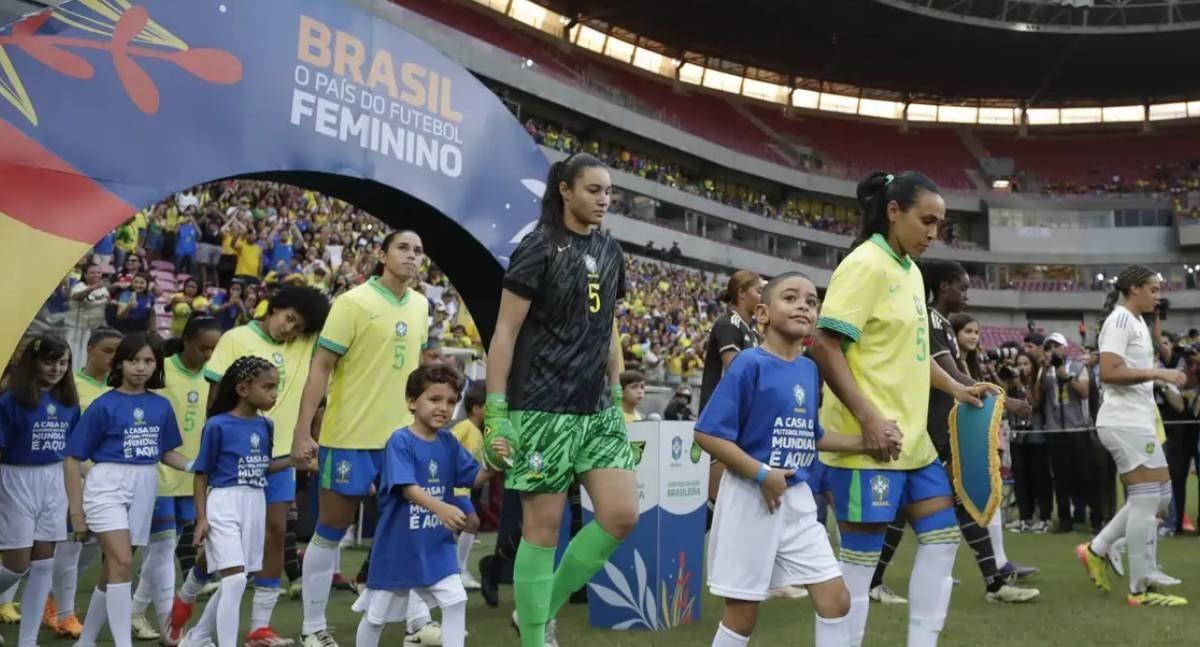 Lula e Flávio Bolsonaro divergem sobre propostas para o esporte