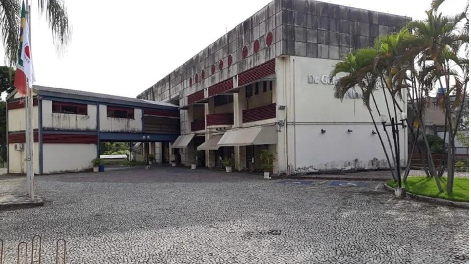 Mãe suspeita de matar cinco filhos e tentar matar o sexto vai a júri