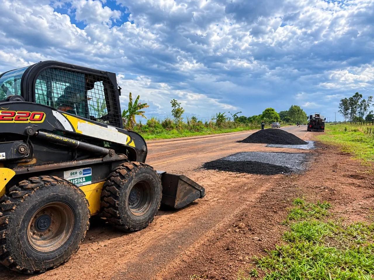 Manutenção asfáltica é realizada na RO-479 aprimorando condições de trafegabilidade