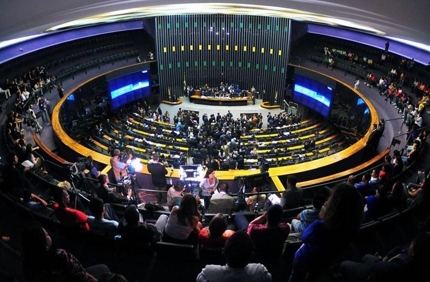 MENOS RELIGIOSOS E MILITARES: Perfil dos deputados eleitos muda com avanço de empresários e médicos