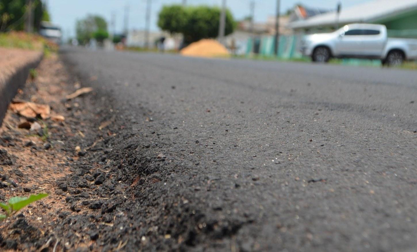 Obras de recapeamento avançam e transformam ruas de Pimenta Bueno com recursos de Ezequiel Neiva