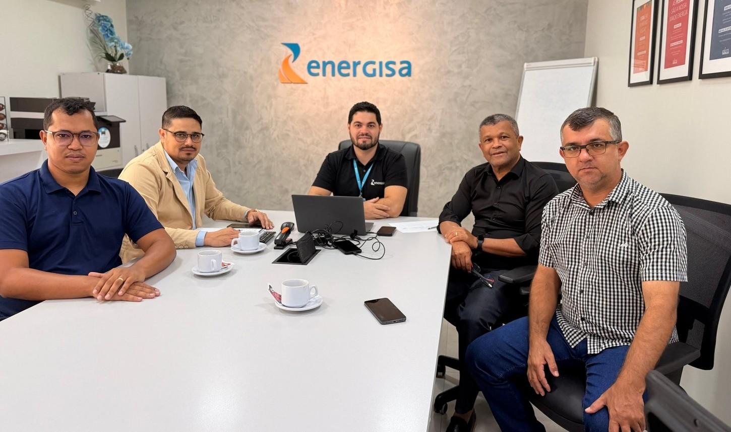 Pedro Fernandes articula energia elétrica para 120 famílias de assentamentos em Rio Crespo