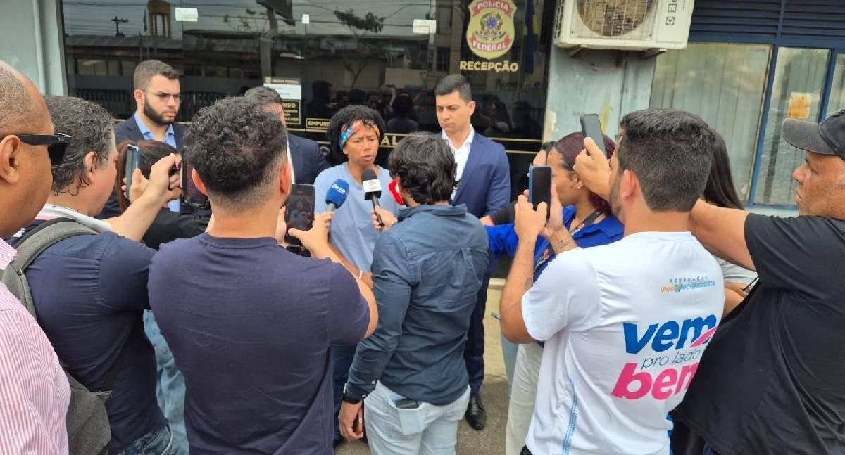 Sílvia Cristina vai à PF e solicita apuração de áudio com ofensas racistas